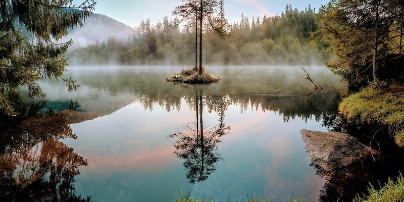 mirror lake in the morning. Photo by Pascal Debrunner, Unsplash.
